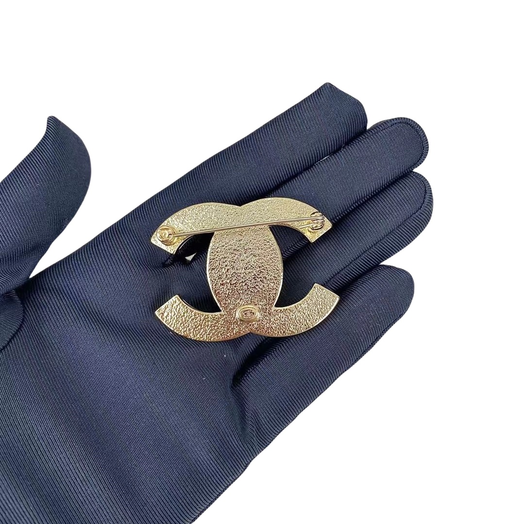 BCB396 White Resin CC brooch and earrings - ccjewelryacc