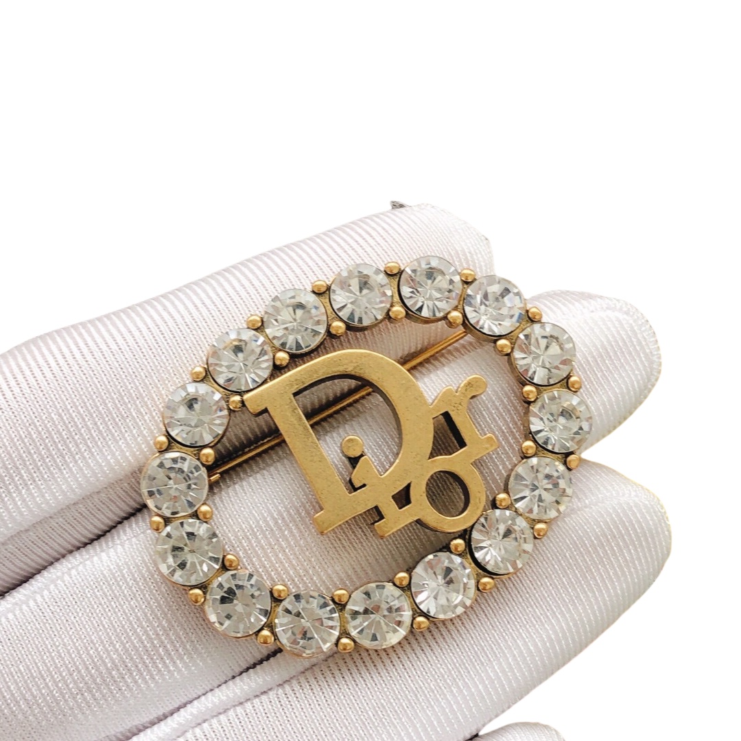 CDB016 Luxury designer cd brooch in metal and crystal - ccjewelryacc