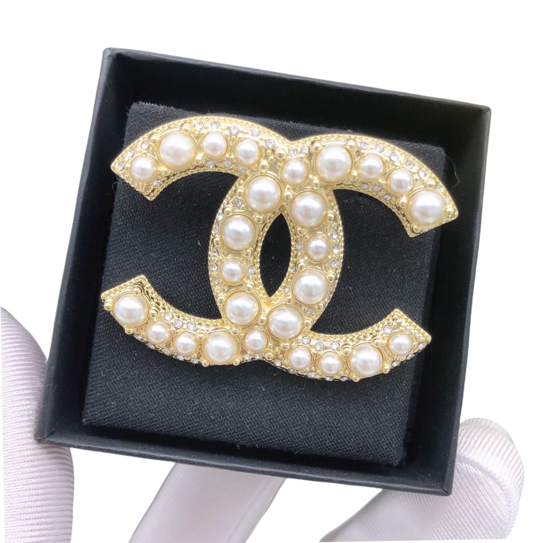 BCB059 100 Centenary Pearl and crystal CC brooch - ccjewelryacc