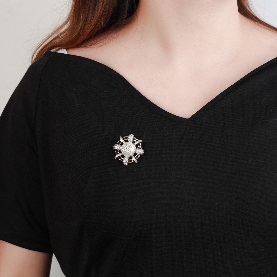 BCB343  Metal leather round crystal CC brooch pin - ccjewelryacc