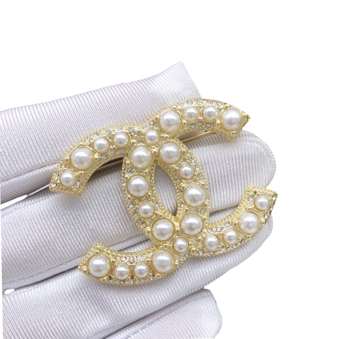 BCB059 100 Centenary Pearl and crystal CC brooch - ccjewelryacc