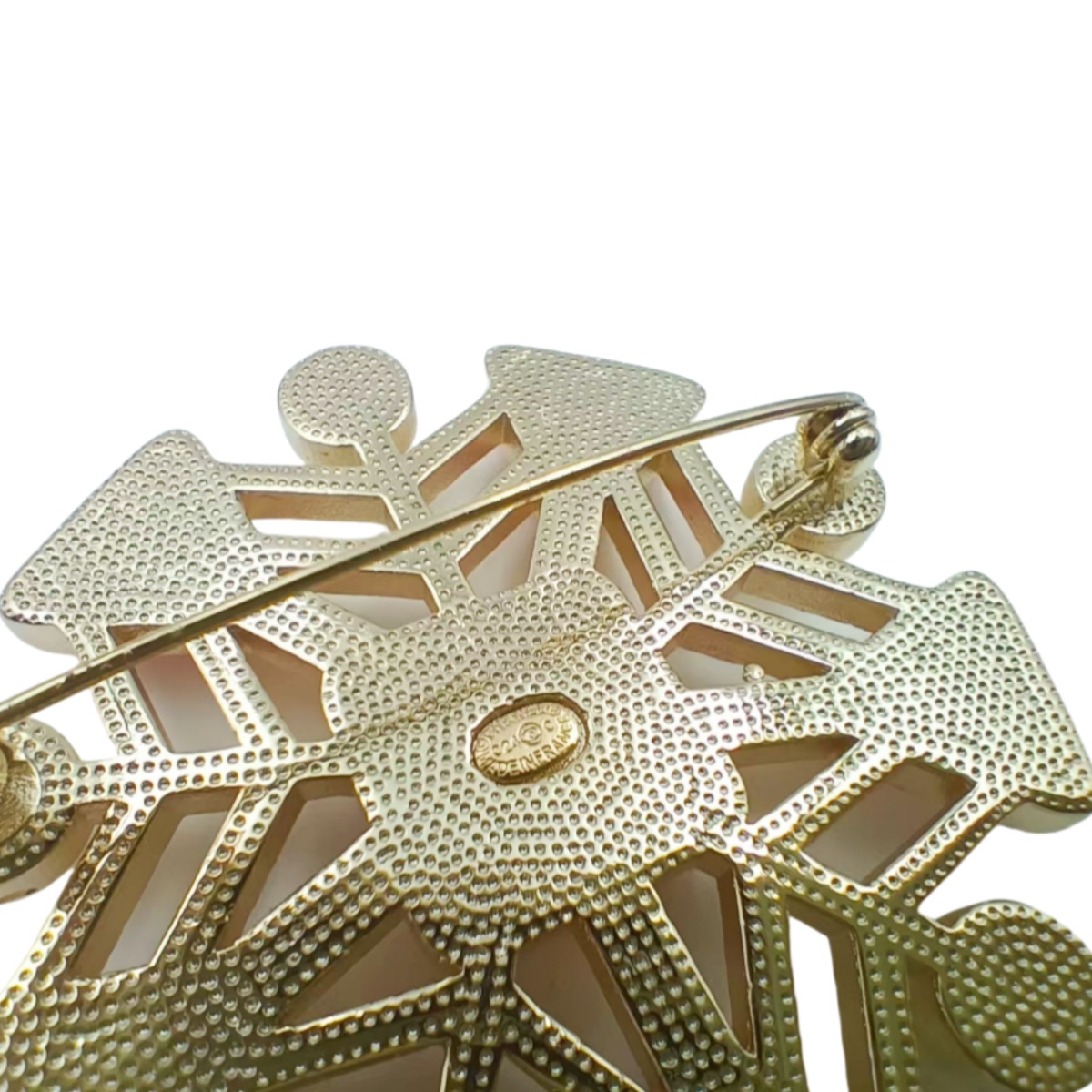 BCB055 CC snowflake brooch - ccjewelryacc