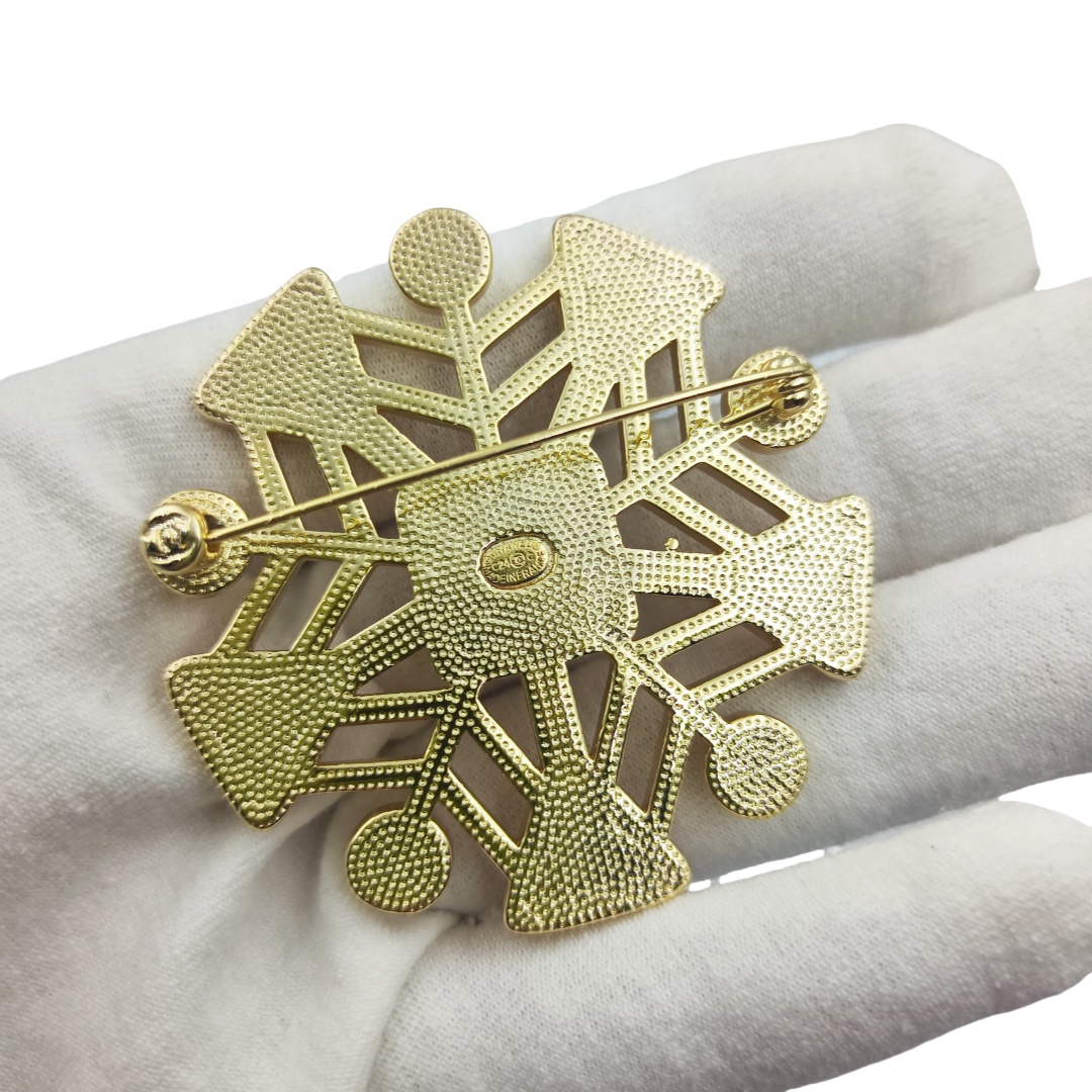 BCB055 CC snowflake brooch - ccjewelryacc