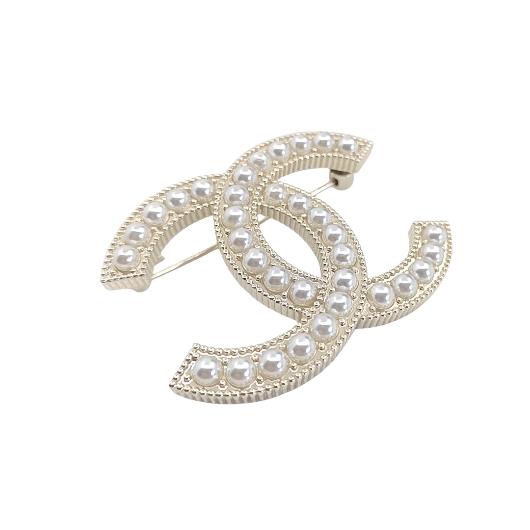 BCB281 Metal pearl cc logo brooch pin - ccjewelryacc
