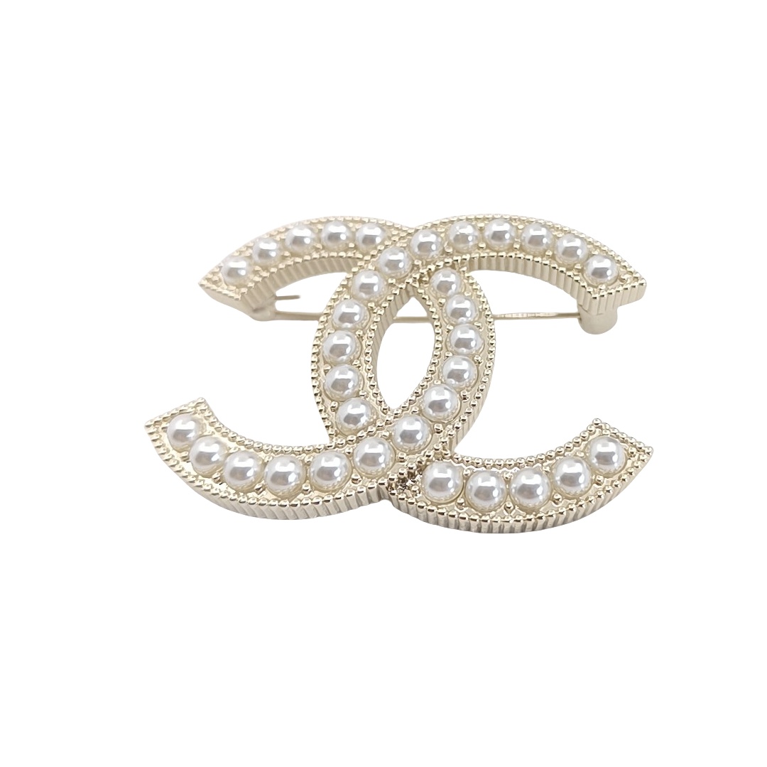 BCB281 Metal pearl cc logo brooch pin - ccjewelryacc