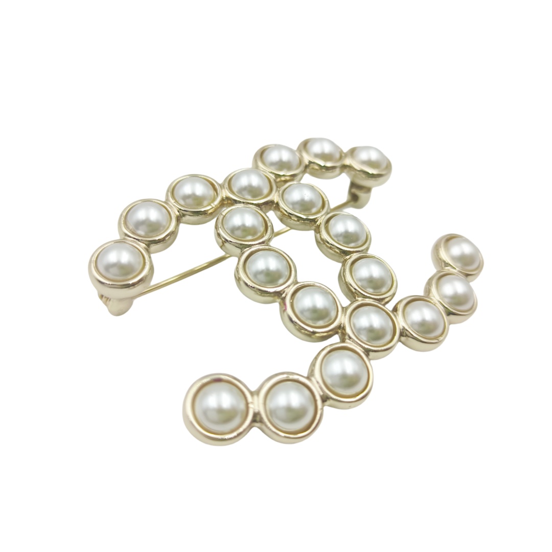 BCB397 24S Pearl CC logo brooch pin - ccjewelryacc