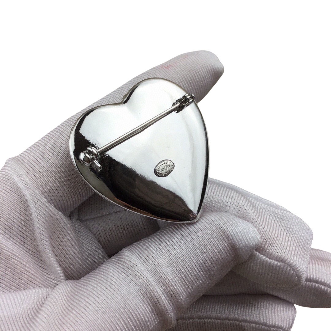 BCB323 Full Swarovski rhinestone sparkling heart with CC logo brooch pin - ccjewelryacc