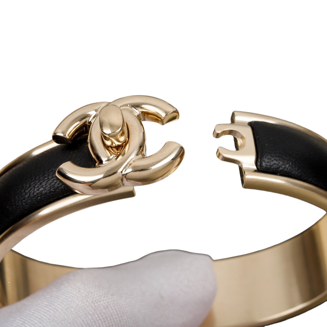 CCS131 Metal black Leather with cc logo bangle bracelet - ccjewelryacc