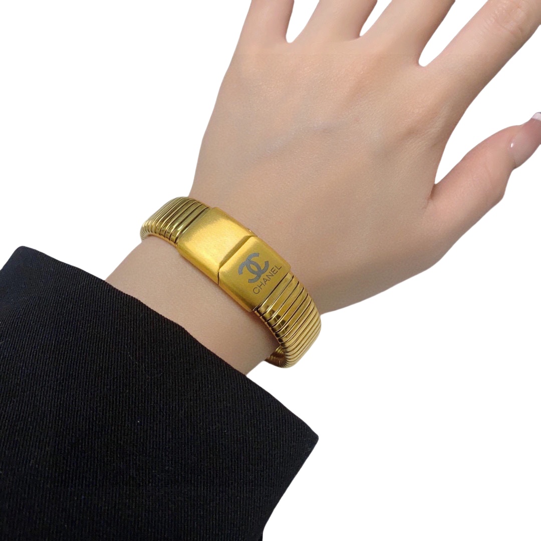 CCS136 Metal CC spring bangle bracelet - ccjewelryacc