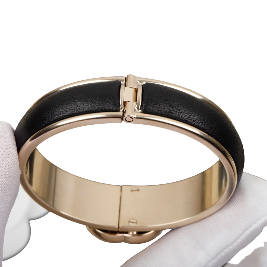 CCS131 Metal black Leather with cc logo bangle bracelet - ccjewelryacc