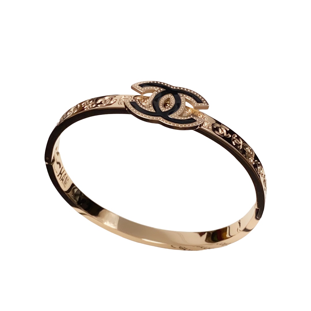 CCS168 Metal embossment cc logo bangle bracelet - ccjewelryacc