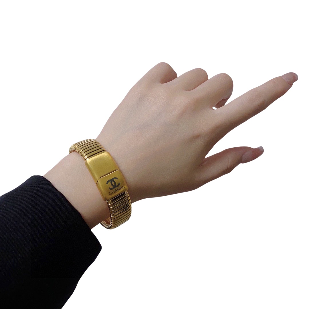 CCS136 Metal CC spring bangle bracelet - ccjewelryacc