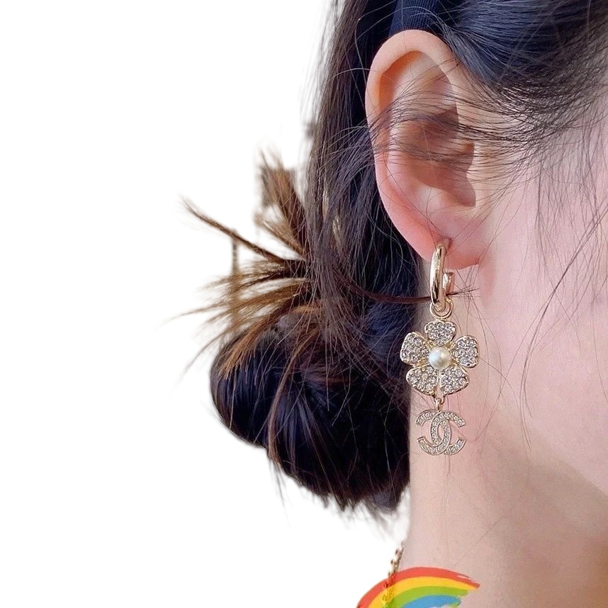 CCE057 Crystal and pearl flowerpot with flower with CC logo stud earring - ccjewelryacc