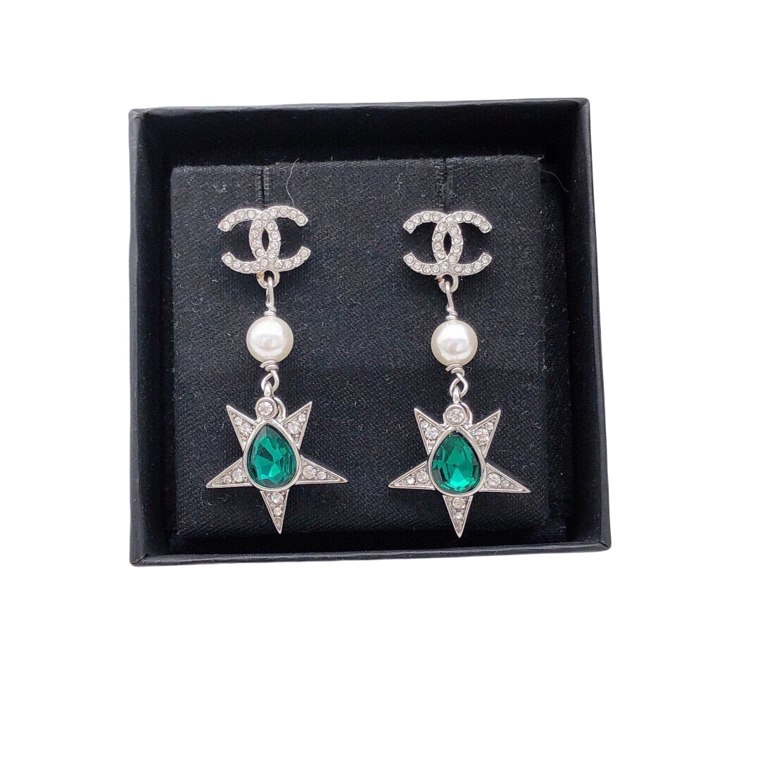 CCE830 Green gemstone star CC logo earrings - ccjewelryacc
