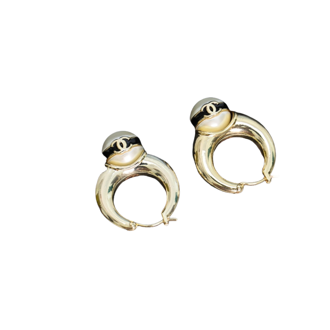 CCE143 Pearl bean black enamel double C earring - ccjewelryacc