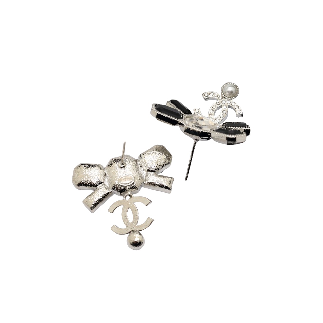 CCE020 Black and white crystal bow CC drop earring - ccjewelryacc