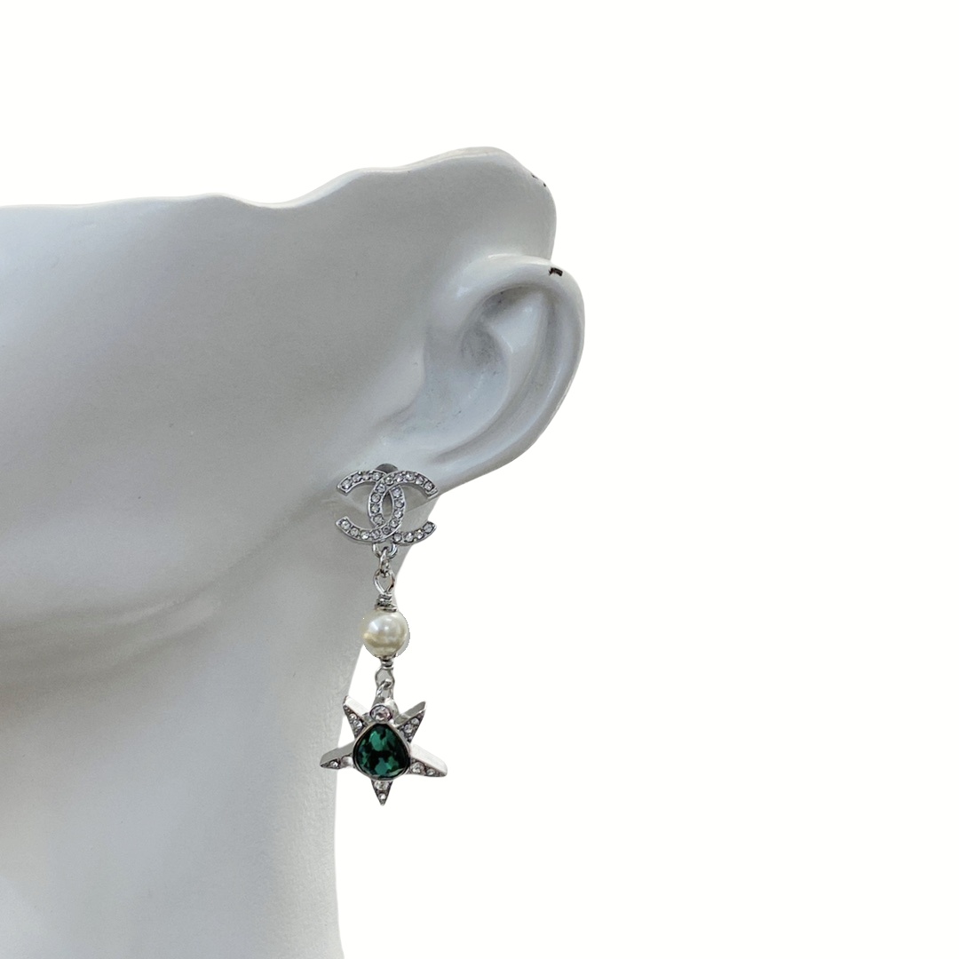 CCE830 Green gemstone star CC logo earrings - ccjewelryacc