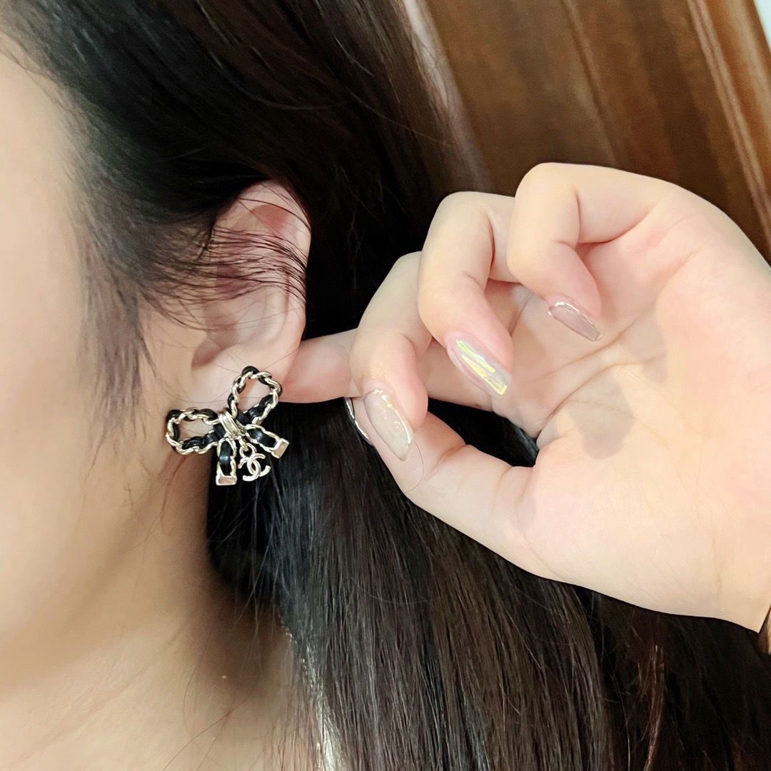 CCE069 Metal leather bow with CC logo earring - ccjewelryacc