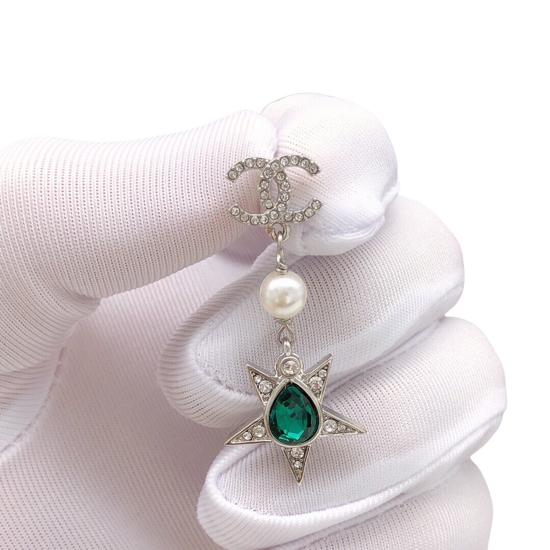 CCE830 Green gemstone star CC logo earrings - ccjewelryacc