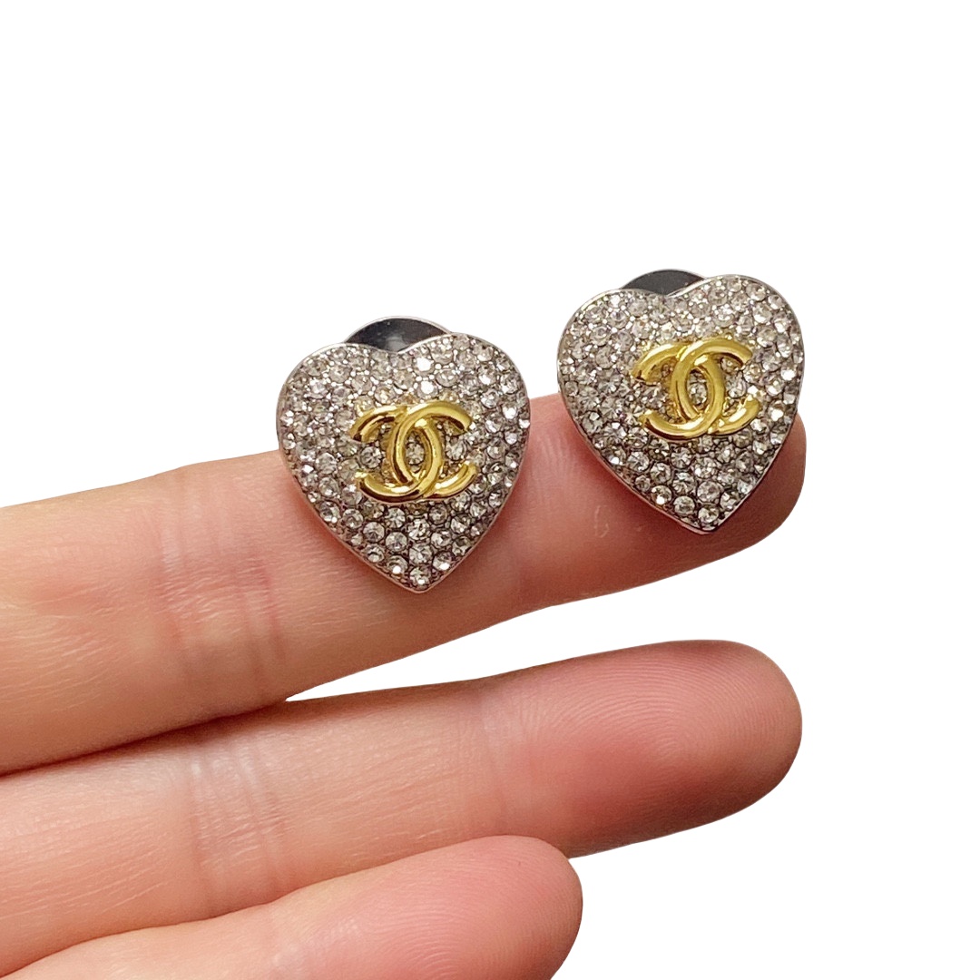 CCE012 Full crystal Sparkling heart shape with CC logo stud earring - ccfashionjewelry