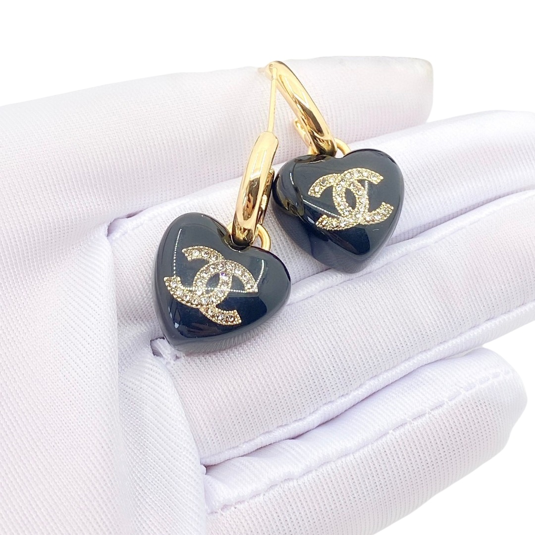 CCE809 Mini Black /white acrylic Heart with crystal cc logo stud earrings - ccjewelryacc