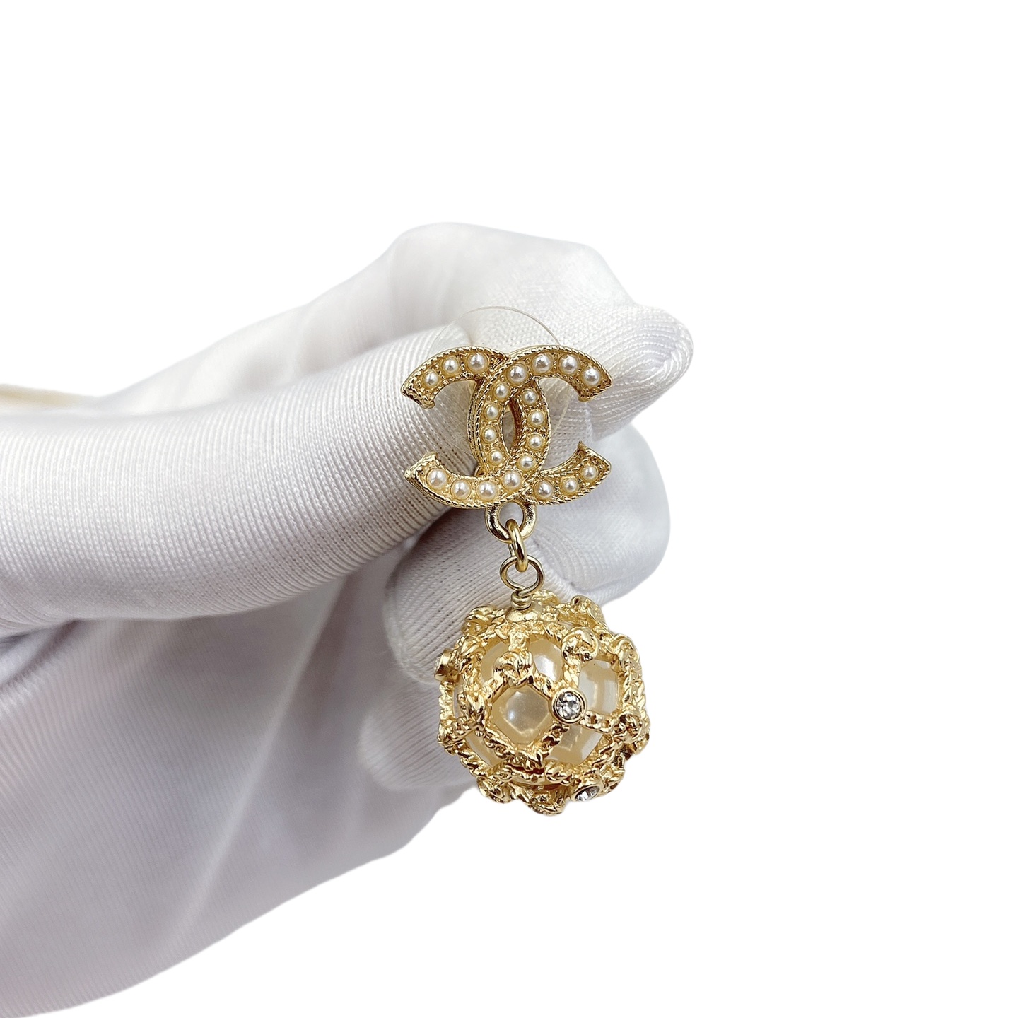 CCE624 Metal Hollow mesh ball pearl and cc logo drop earring - ccjewelryacc