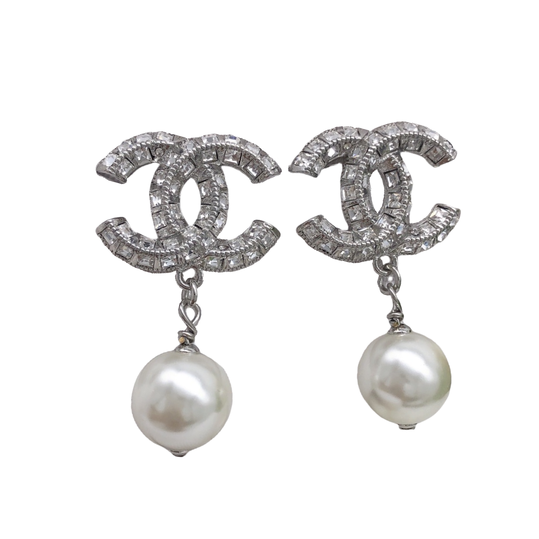 CCE156 Crystal sparkling CC Logo earrings - ccjewelryacc