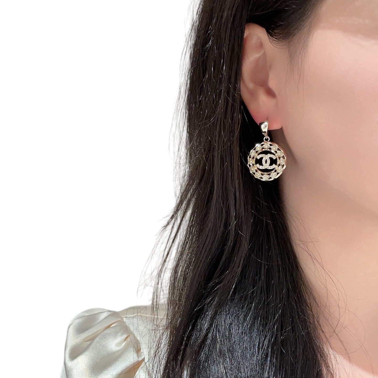 CCE846 24B Round piercing with cc logo stud earring - ccjewelryacc