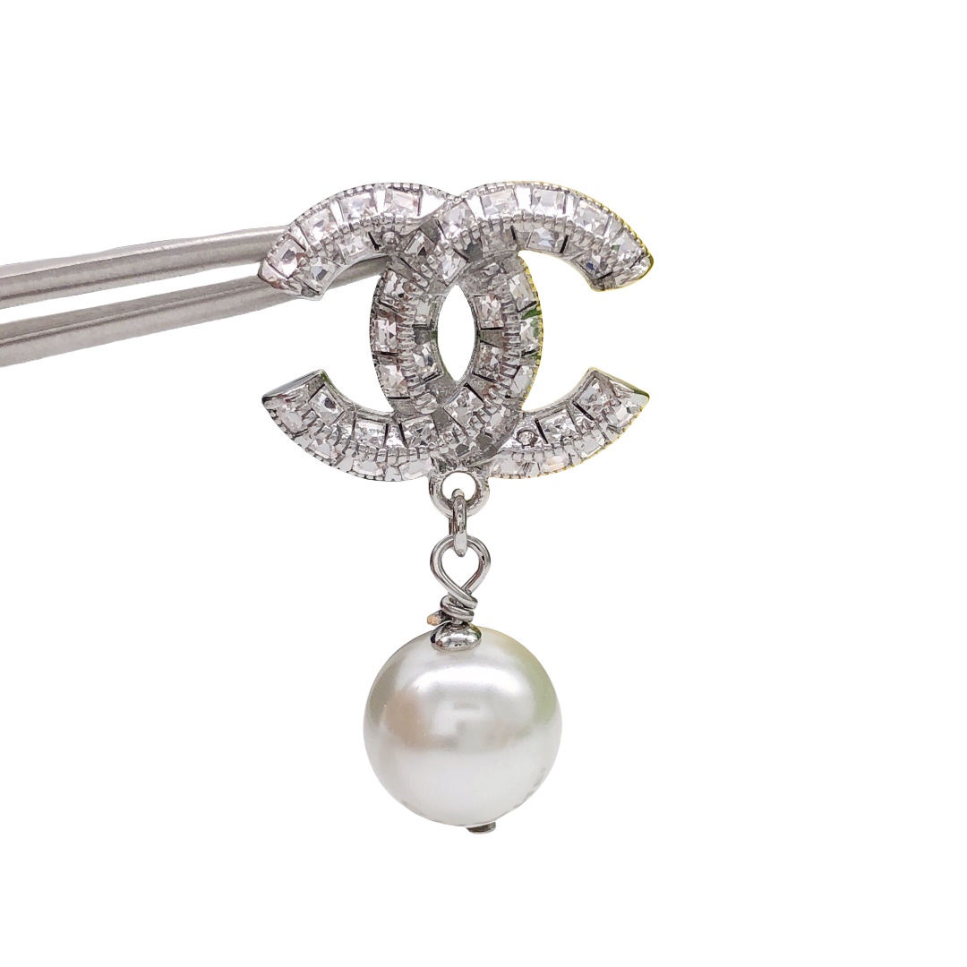 CCE156 Crystal sparkling CC Logo earrings - ccjewelryacc