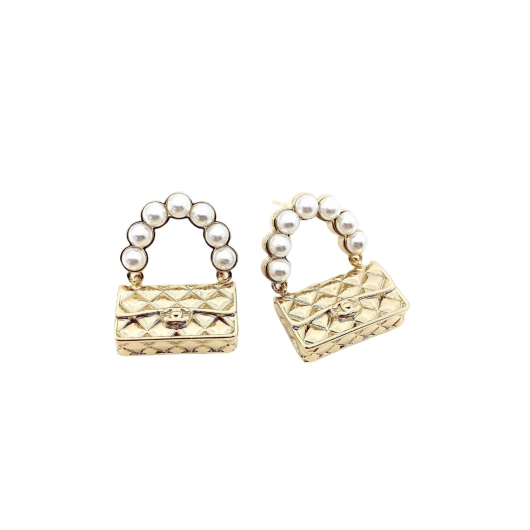 CCE182 Metal gold bag and pearls with CC logo earring - ccfashionjewelry