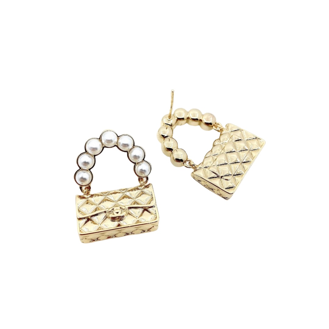 CCE182 Metal gold bag and pearls with CC logo earring - ccjewelryacc