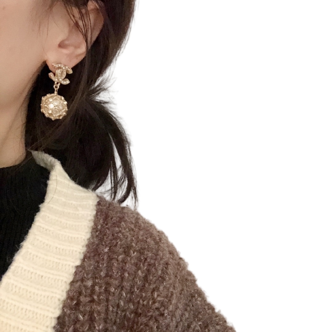 CCE624 Metal Hollow mesh ball pearl and cc logo drop earring - ccjewelryacc