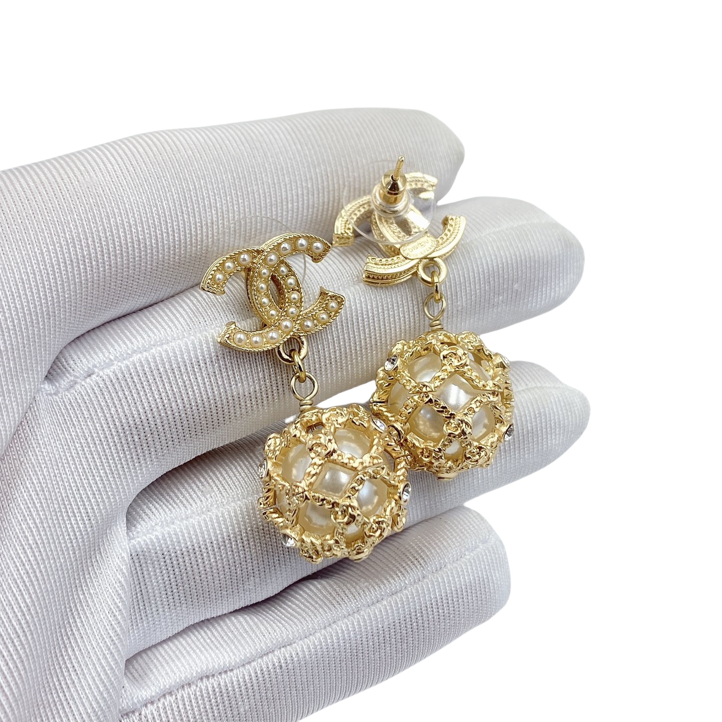 CCE624 Metal Hollow mesh ball pearl and cc logo drop earring - ccjewelryacc