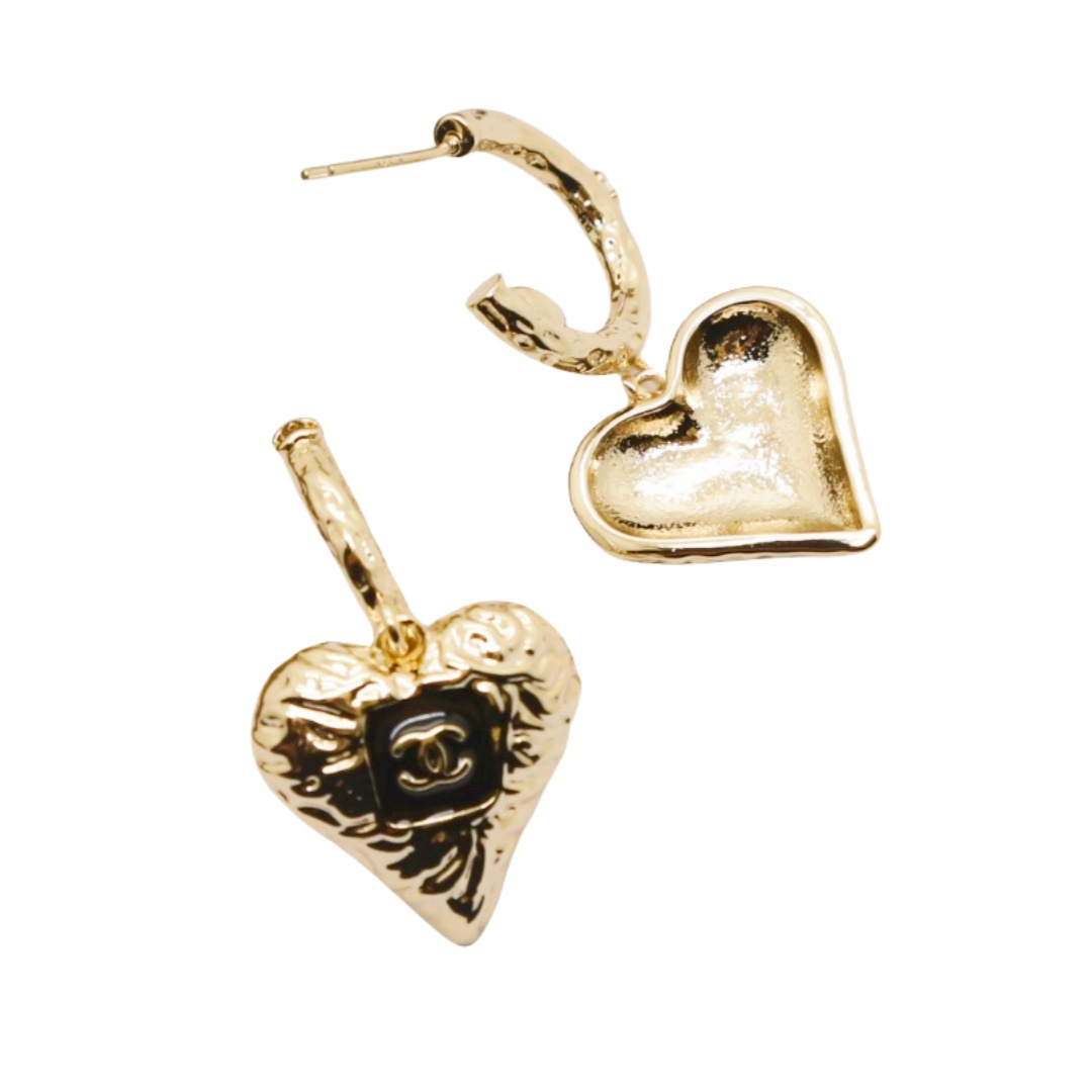 CCE179 Metal vintage Lava embossment heart CC stud earring - ccjewelryacc