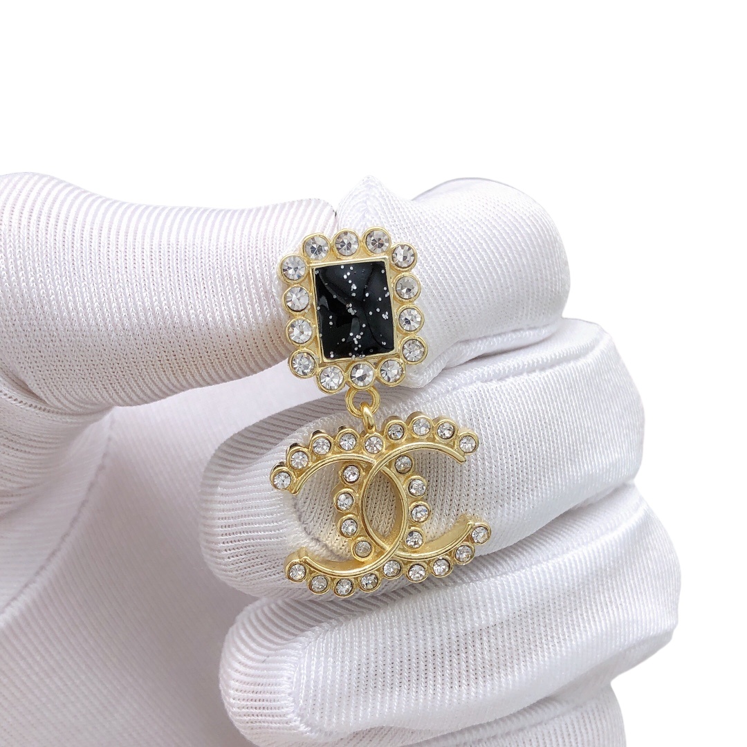 CCE077 Black/Pink/White crystal CC drop earring - ccjewelryacc