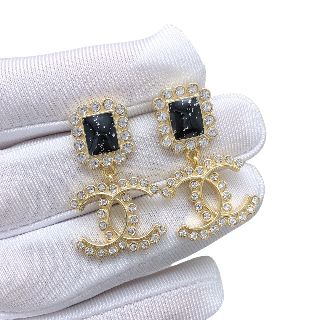 CCE077 Black/Pink/White crystal CC drop earring - ccjewelryacc