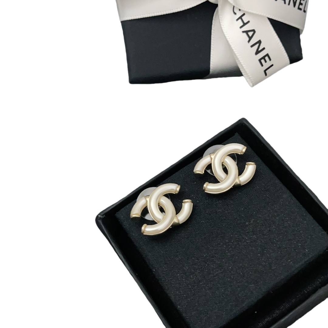 CCE275 White acrylic double C stud earring - ccjewelryacc