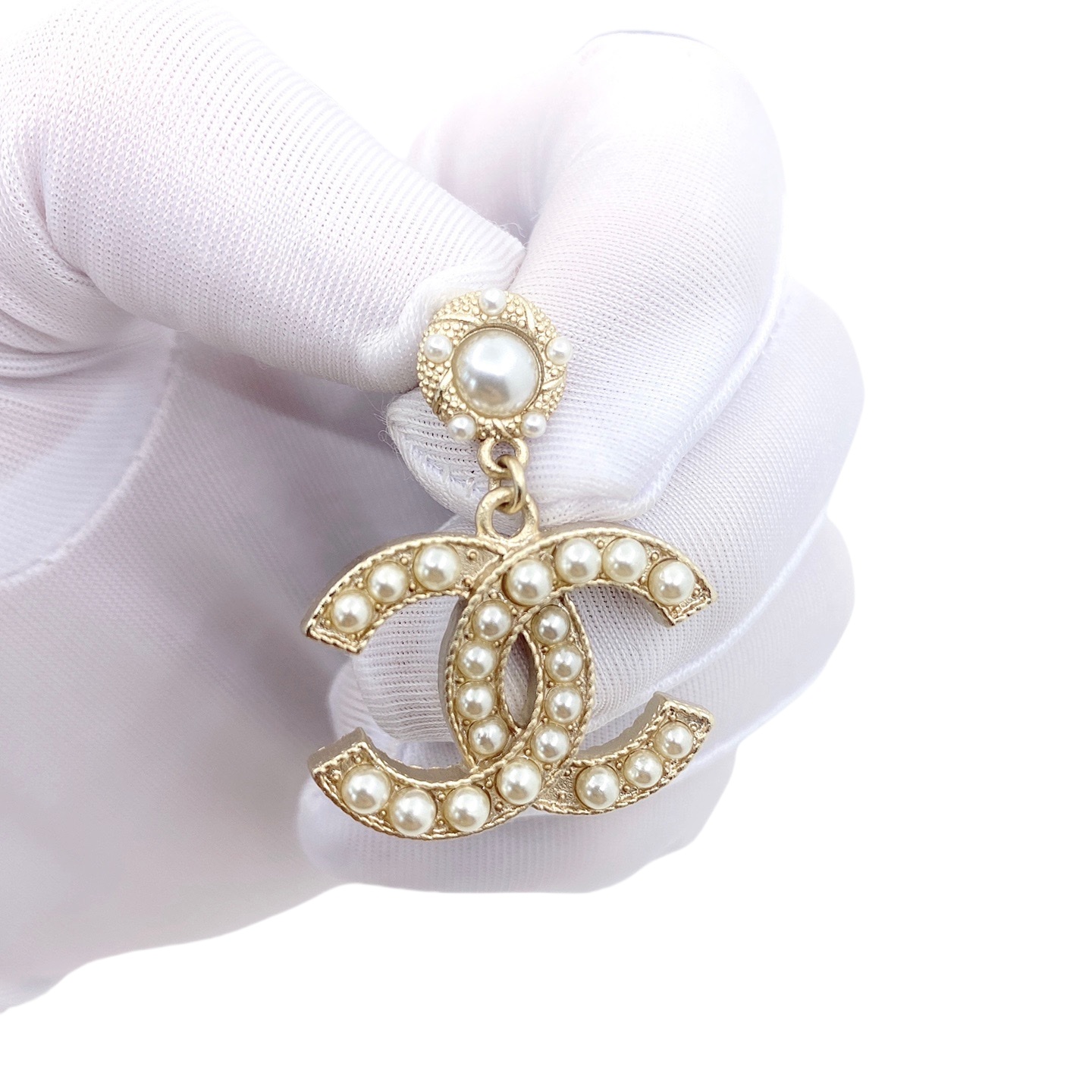 CCE728 Metal pearl cc logo drop earrings - ccjewelryacc