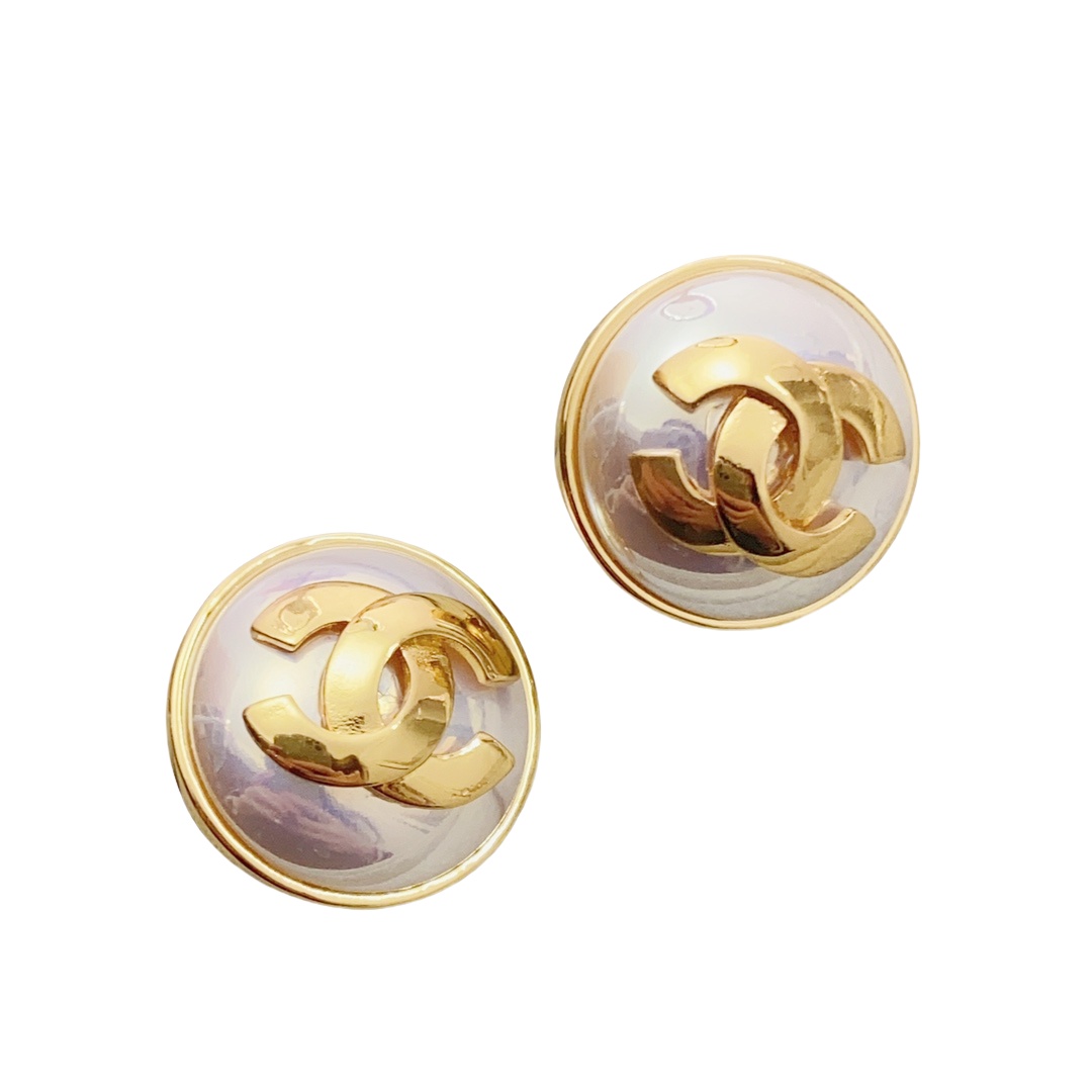 CCE252 Metal and mother of pearl with CC logo earring clip - ccfashionjewelry