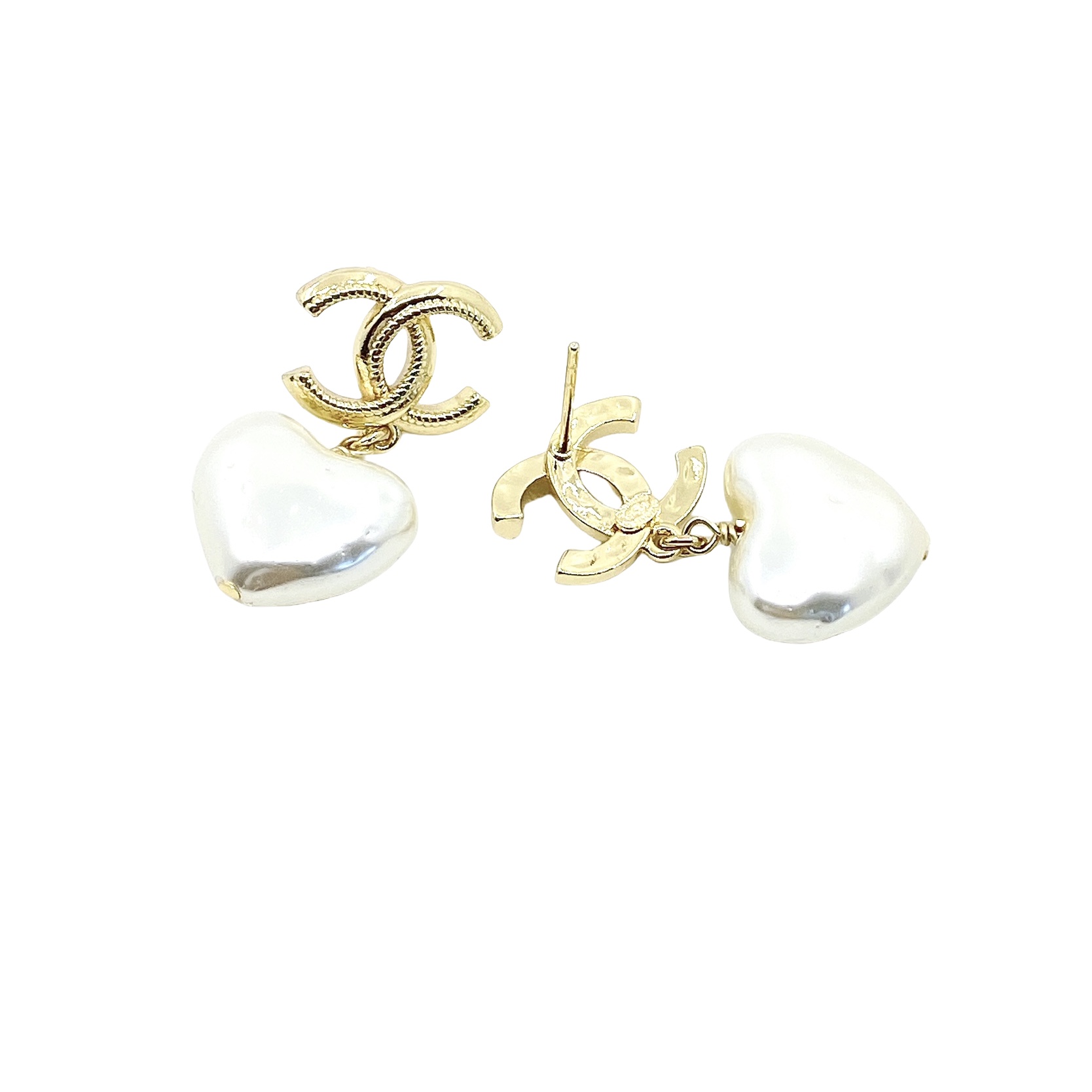 CCE061 White resin heart with CC logo earring - ccjewelryacc