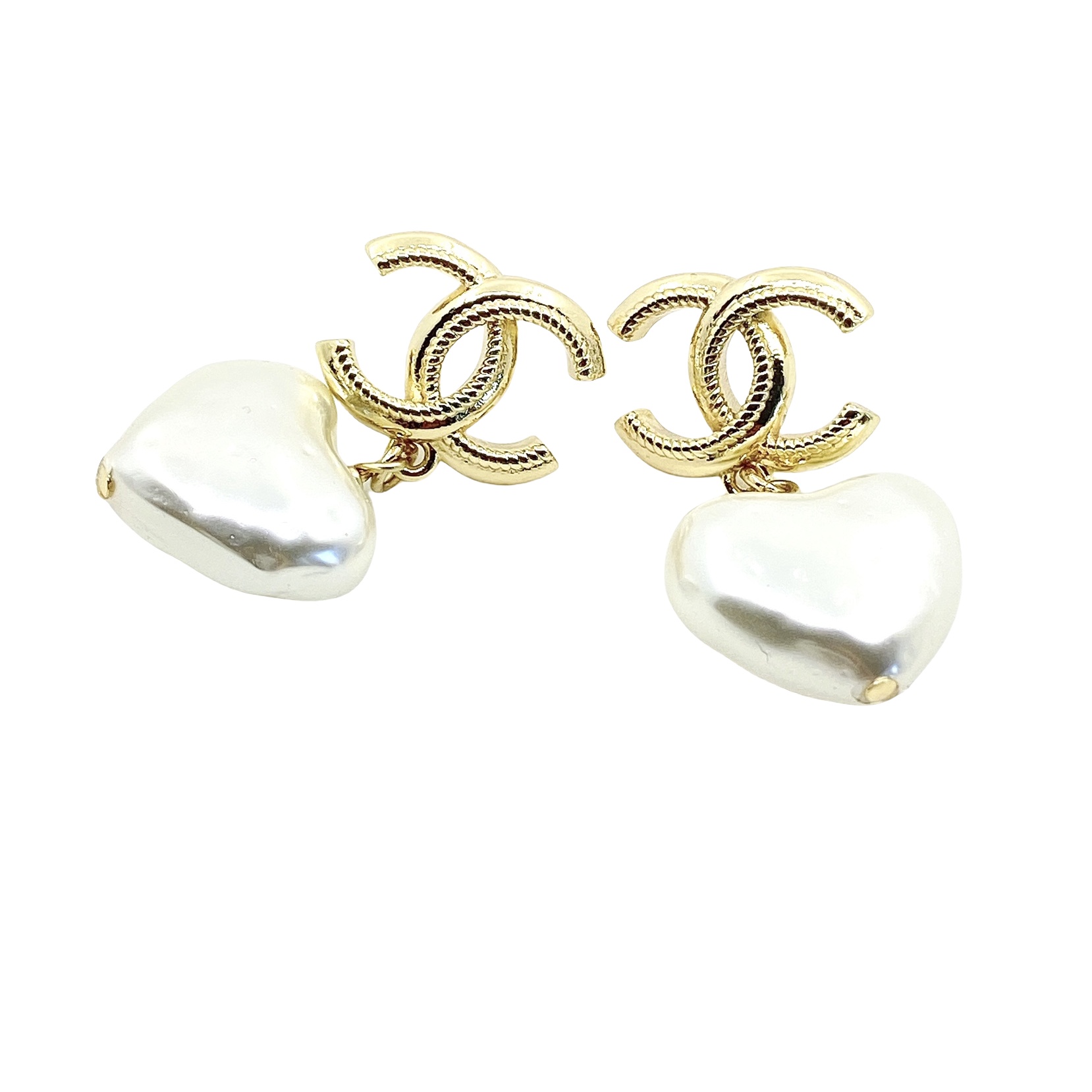 CCE061 White resin heart with CC logo earring - ccjewelryacc