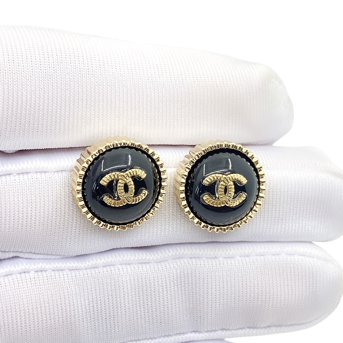 CCE211 Metal Black button with CC logo stud earring - ccjewelryacc