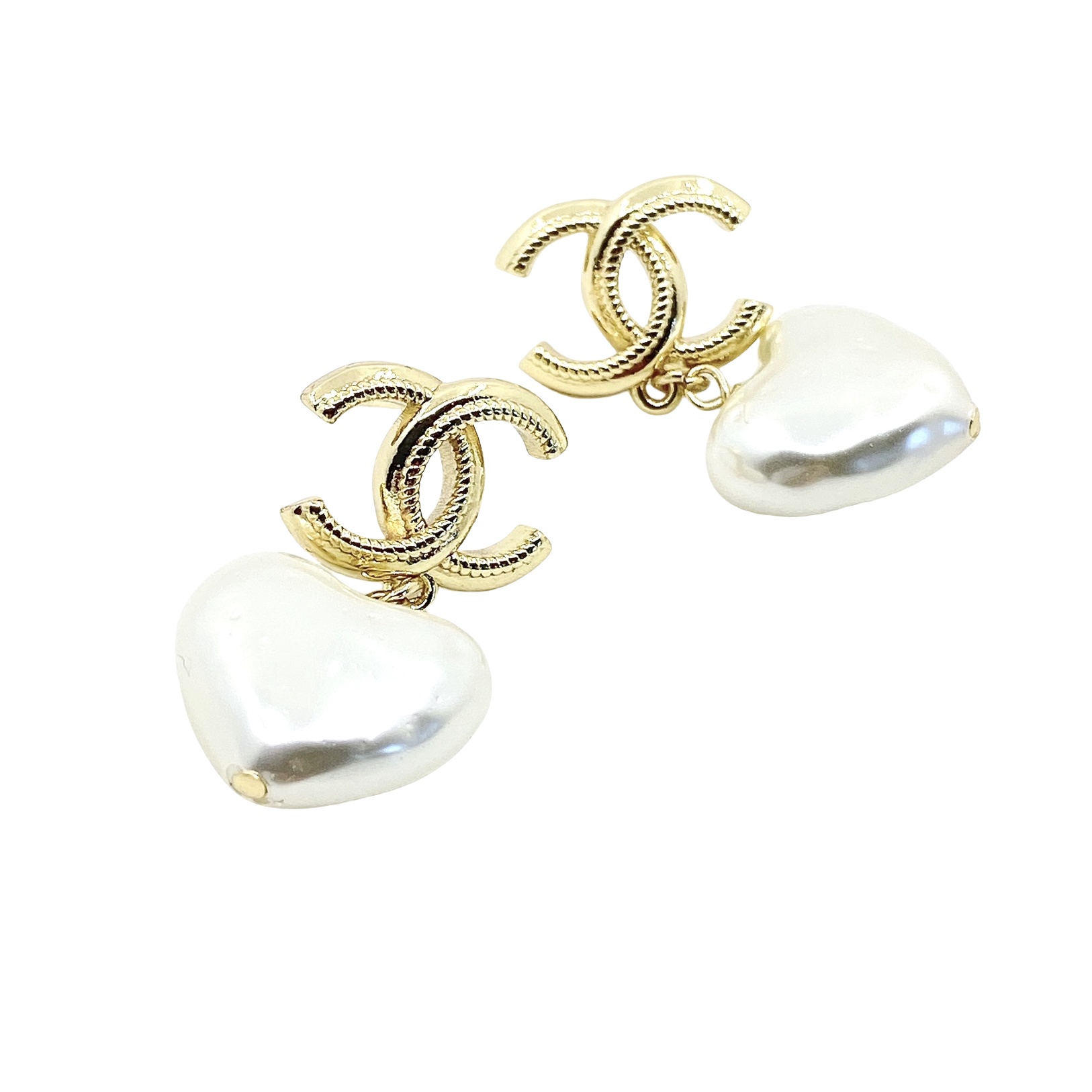 CCE061 White resin heart with CC logo earring - ccjewelryacc