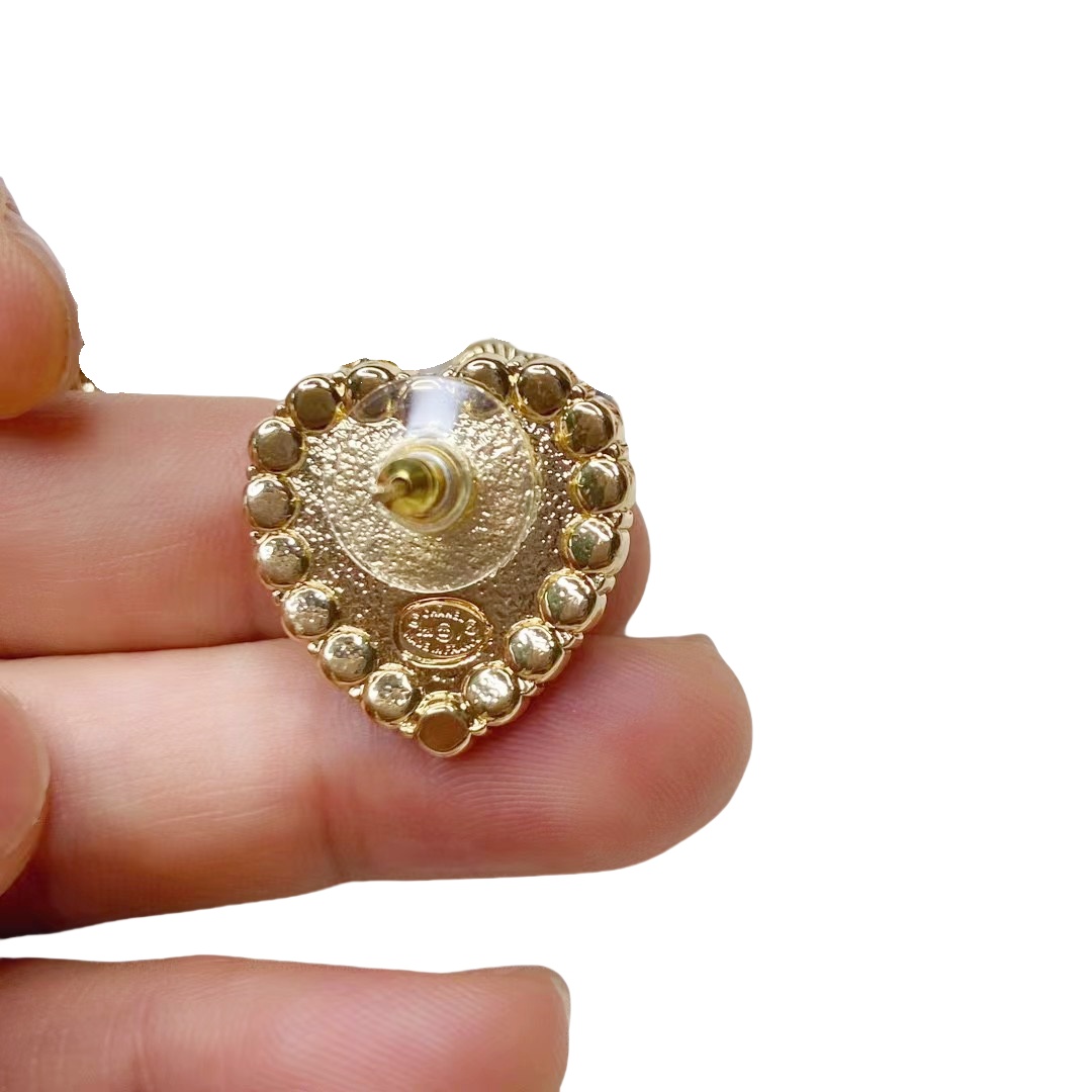 CCE251 Red/White/Black crystal heart with CC logo stud earring - ccjewelryacc