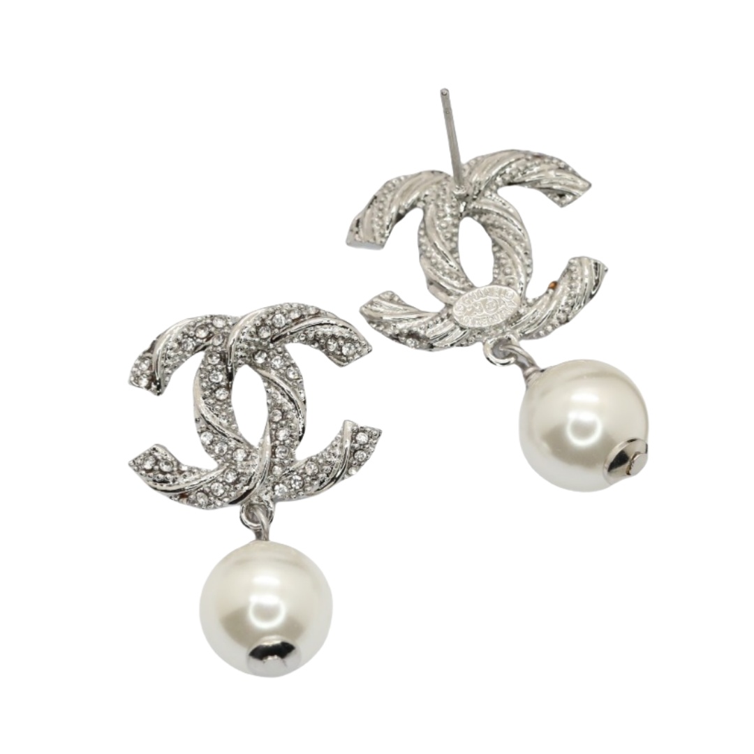 CCE168Z Metal twist with crystal CC logo stud earring - ccjewelryacc