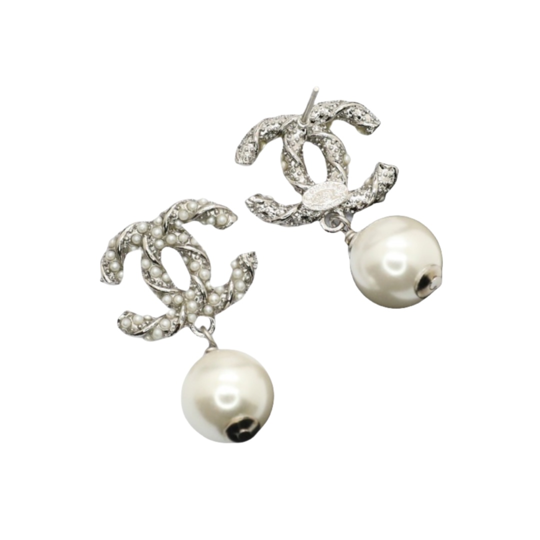 CCE168P Metal twist with pearls CC logo stud earring - ccjewelryacc