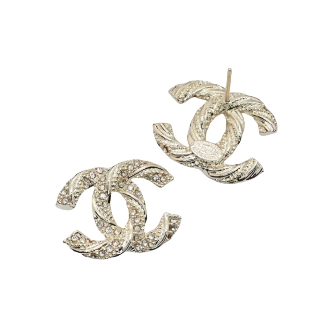 CCE168Z Metal twist with crystal CC logo stud earring - ccjewelryacc