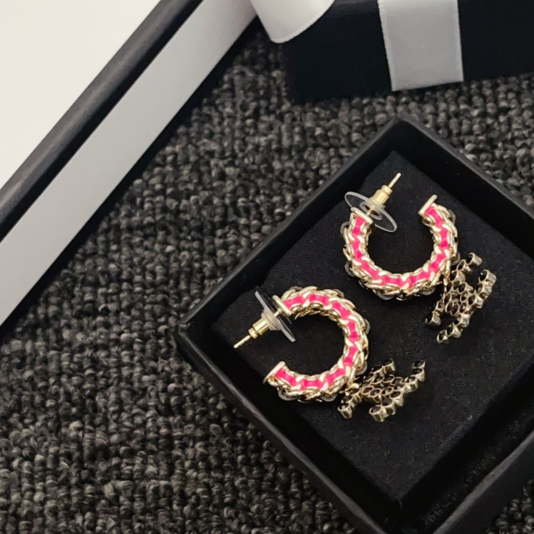 CCE038 Metal black leather with Pink paint CC logo earring - ccjewelryacc
