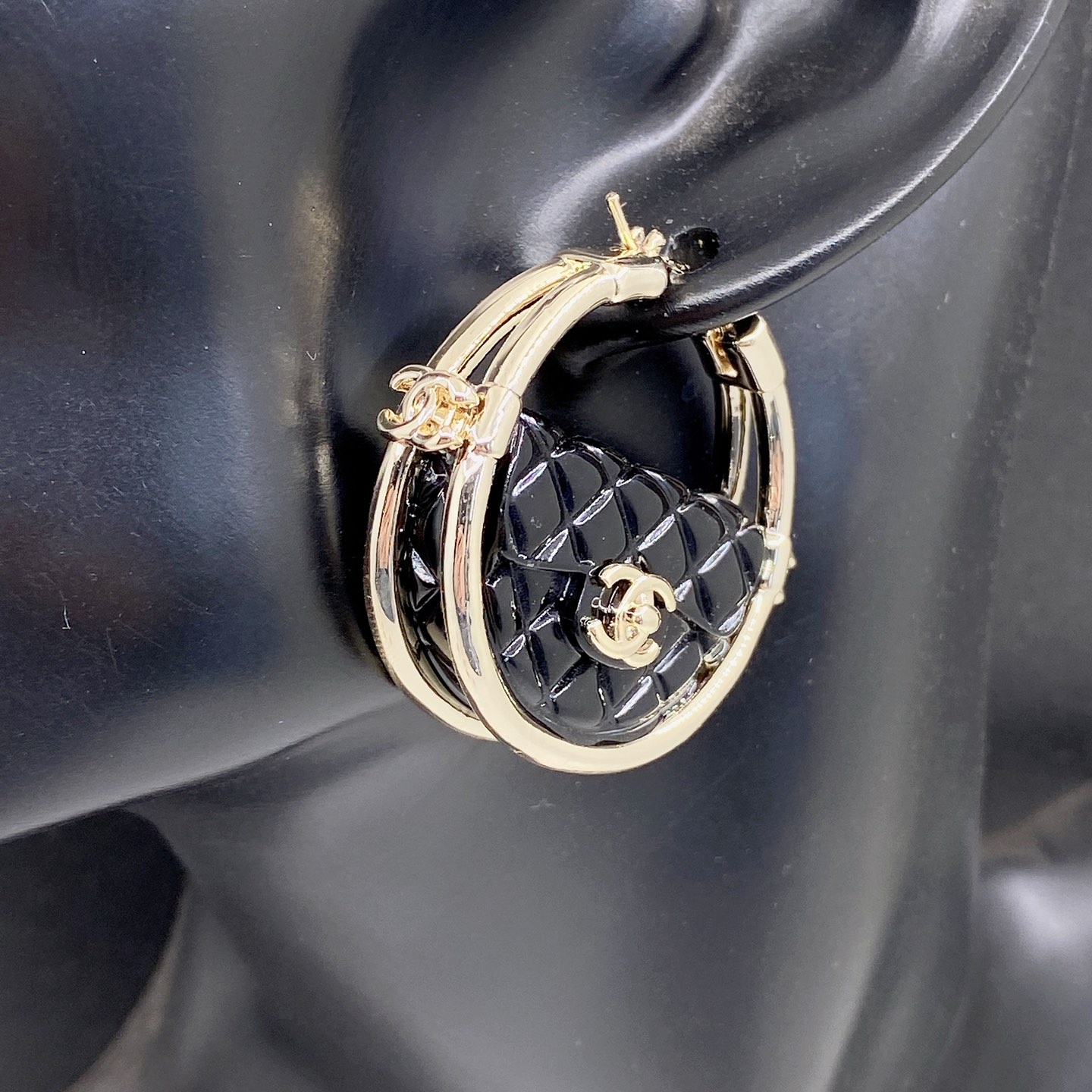 CCE840 Black cf bag hook earrings - ccjewelryacc