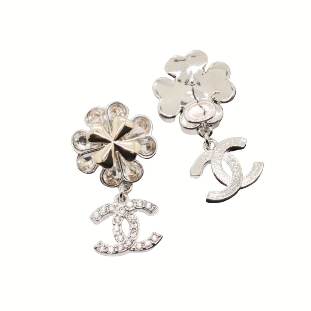 CCE058 Two-Tone Silver and Gold Heart-Shaped Crystal Four-Leaf Clover Stud Earrings - ccjewelryacc